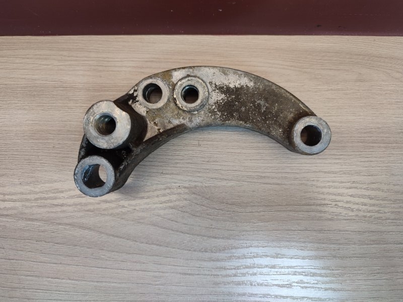 Кронштейн опоры двигателя