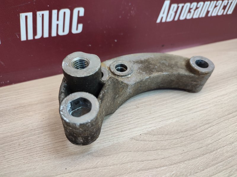 Кронштейн опоры двигателя