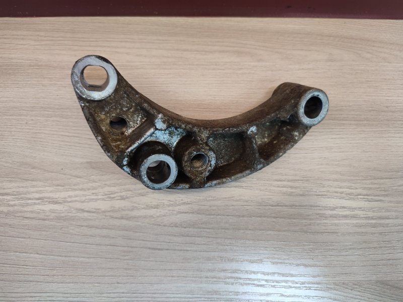 Кронштейн опоры двигателя