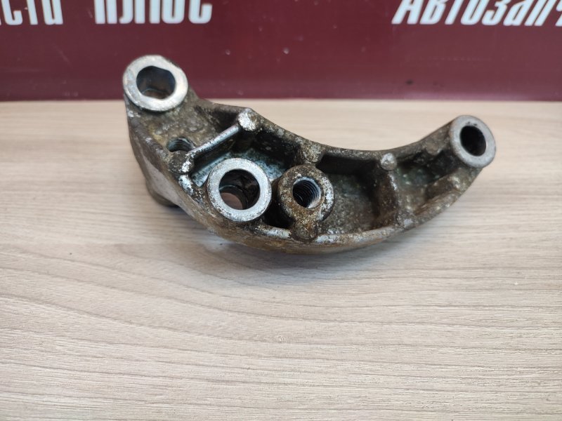 Кронштейн опоры двигателя