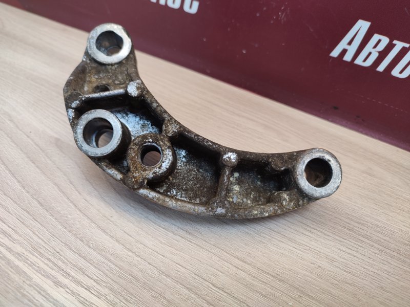 Кронштейн опоры двигателя