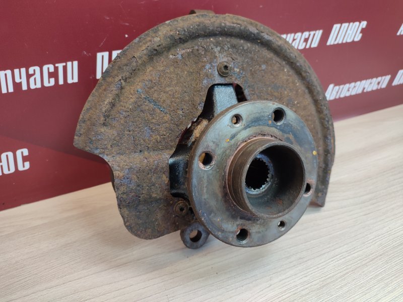 Кулак поворотный