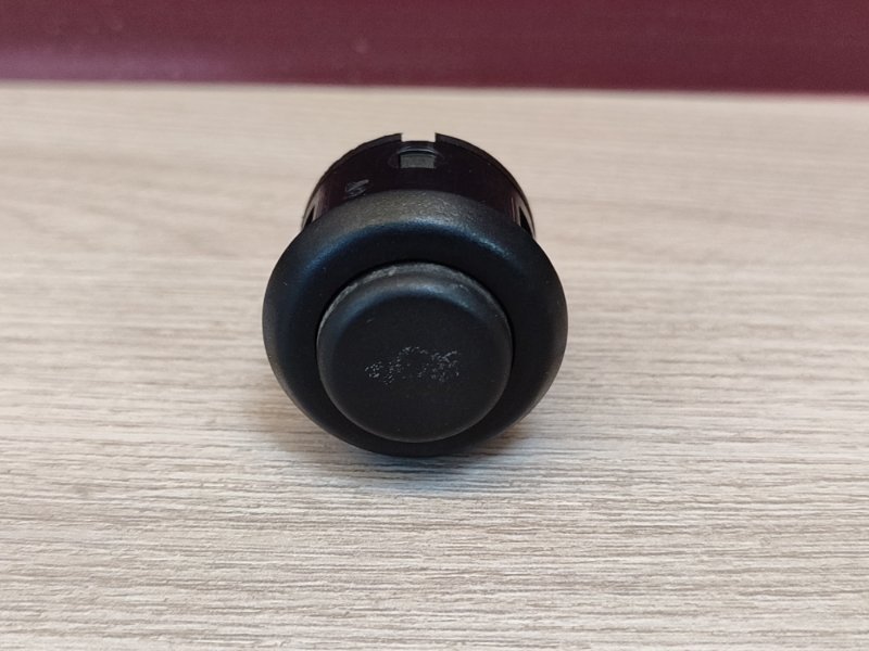 Кнопка открывания багажника