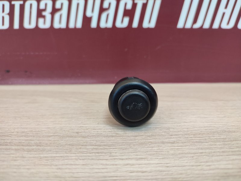 Кнопка открывания багажника