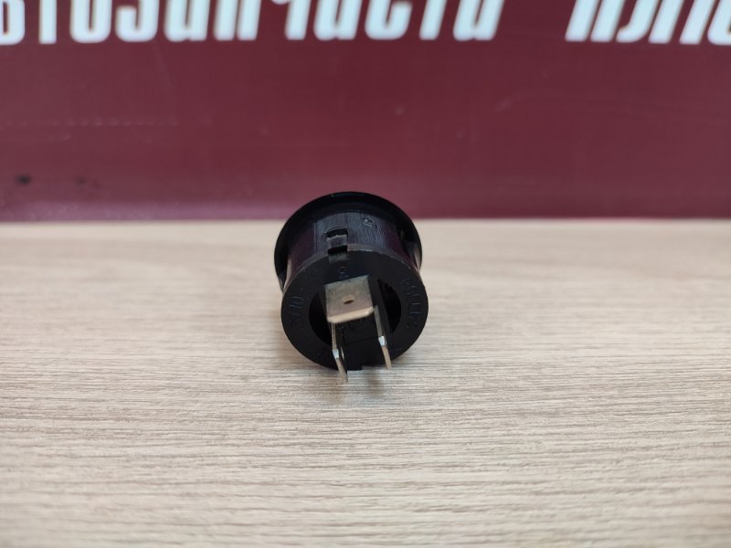 Кнопка открывания багажника