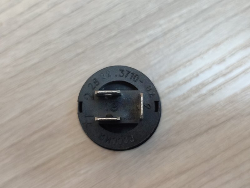 Кнопка открывания багажника