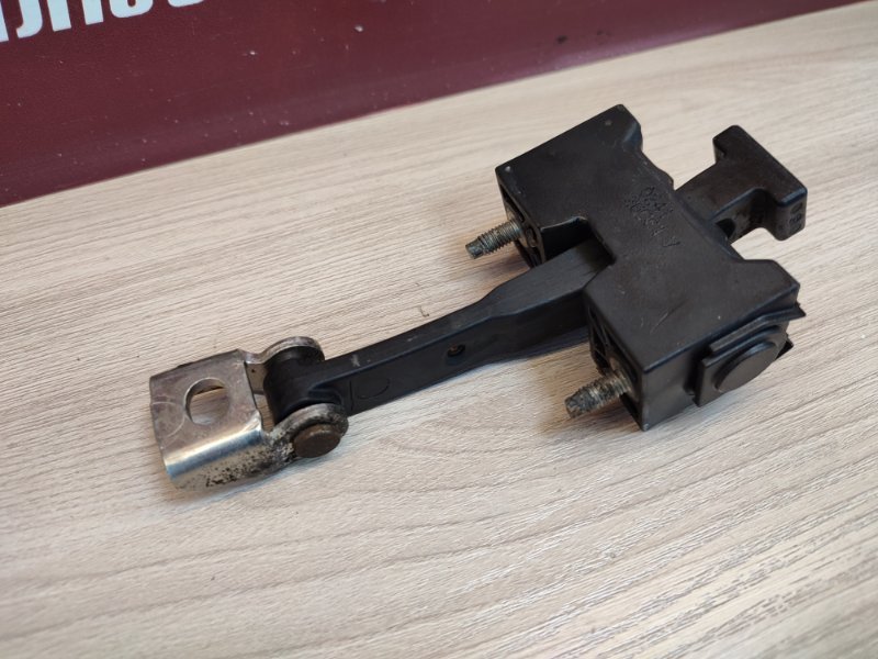 Ограничитель двери