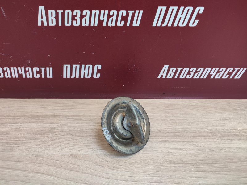 Крепление запасного колеса