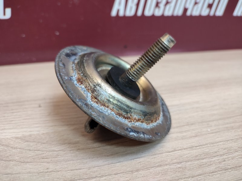 Крепление запасного колеса