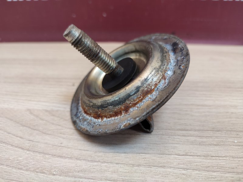 Крепление запасного колеса