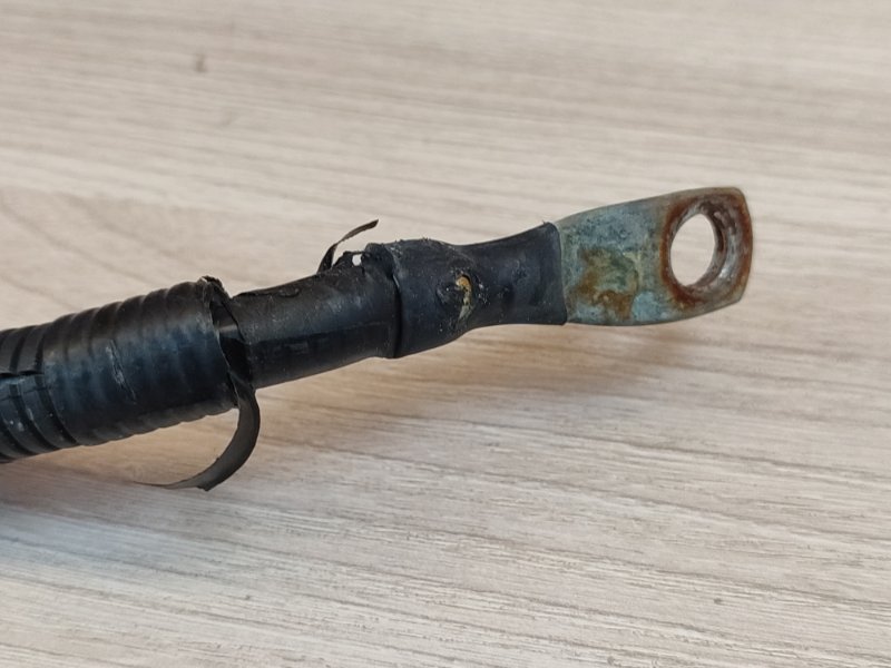 Клемма аккумулятора (минусовая)