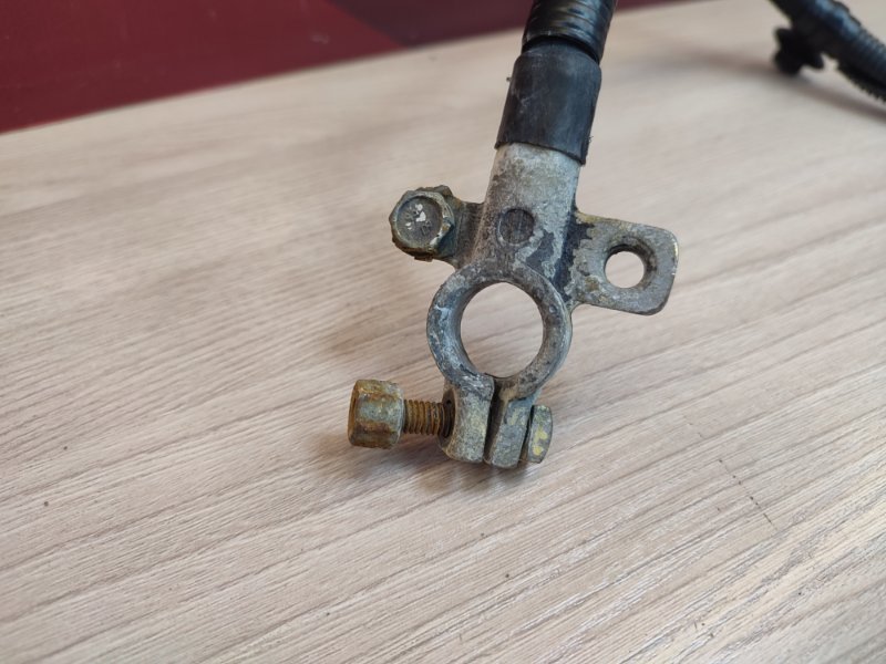 Клемма аккумулятора (минусовая)