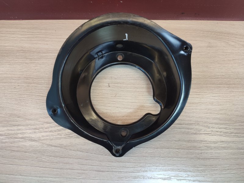 Горловина лючка бензобака