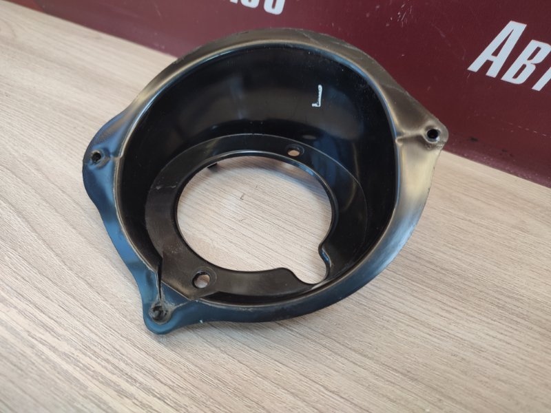 Горловина лючка бензобака