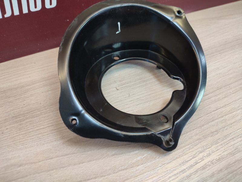 Горловина лючка бензобака