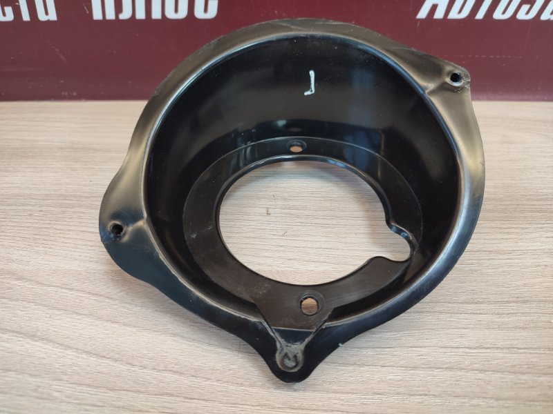 Горловина лючка бензобака