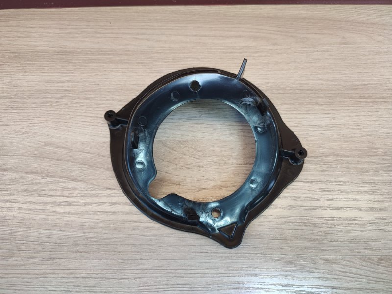 Горловина лючка бензобака