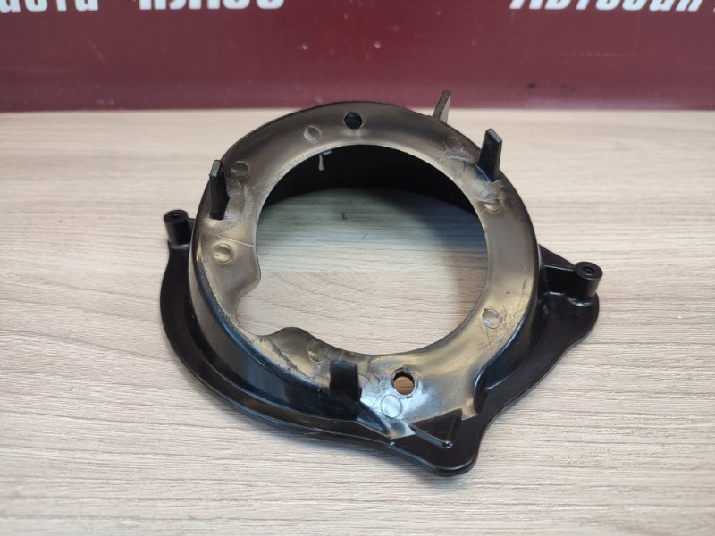 Горловина лючка бензобака