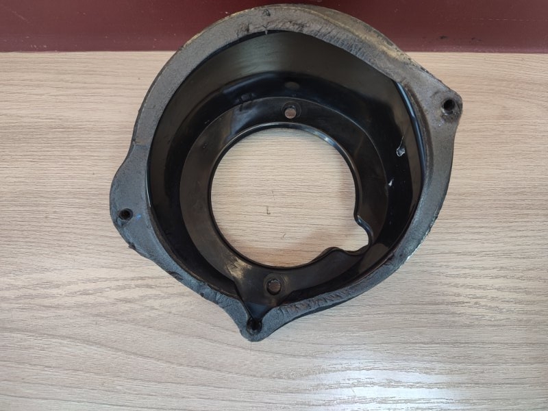 Горловина лючка бензобака