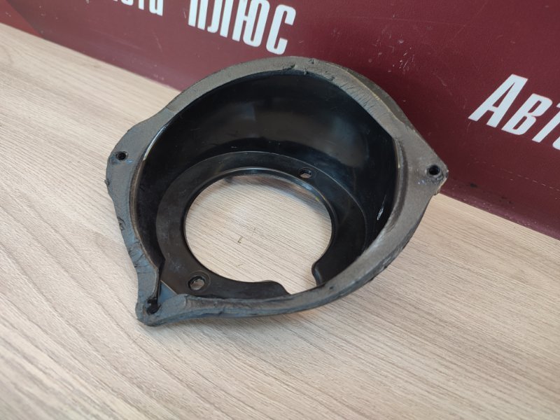 Горловина лючка бензобака