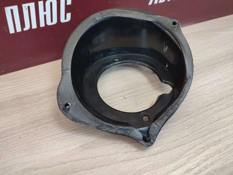 Горловина лючка бензобака