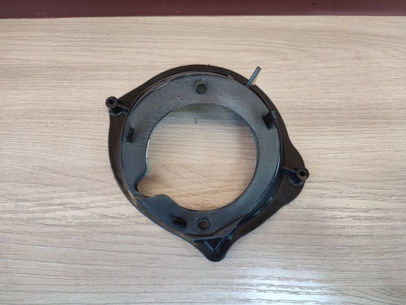 Горловина лючка бензобака