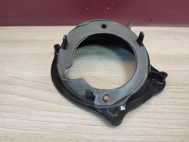 Горловина лючка бензобака