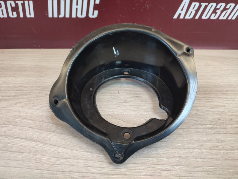 Горловина лючка бензобака