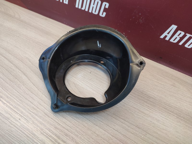 Горловина лючка бензобака