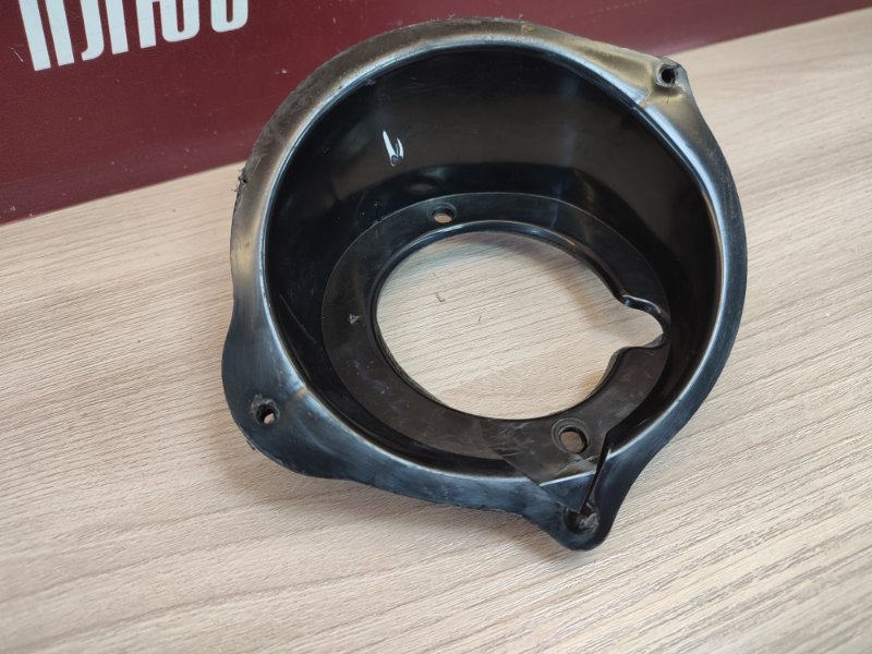 Горловина лючка бензобака