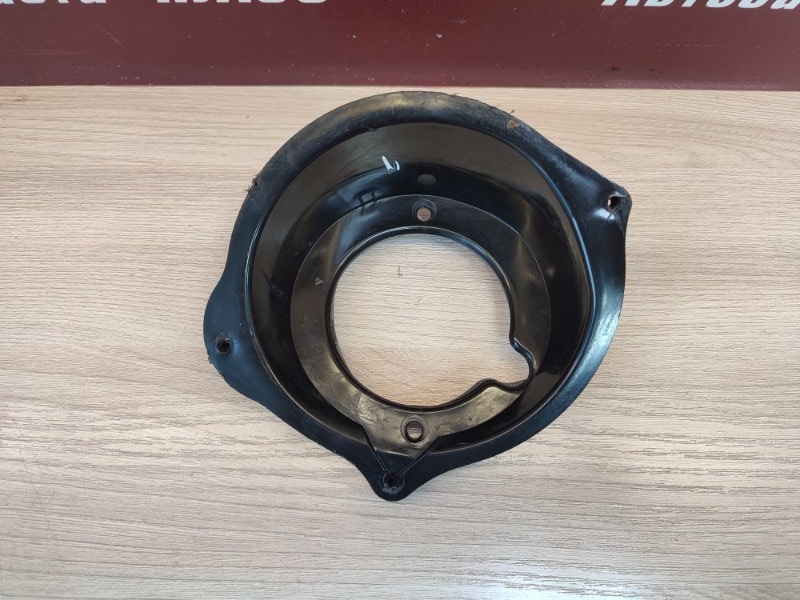 Горловина лючка бензобака