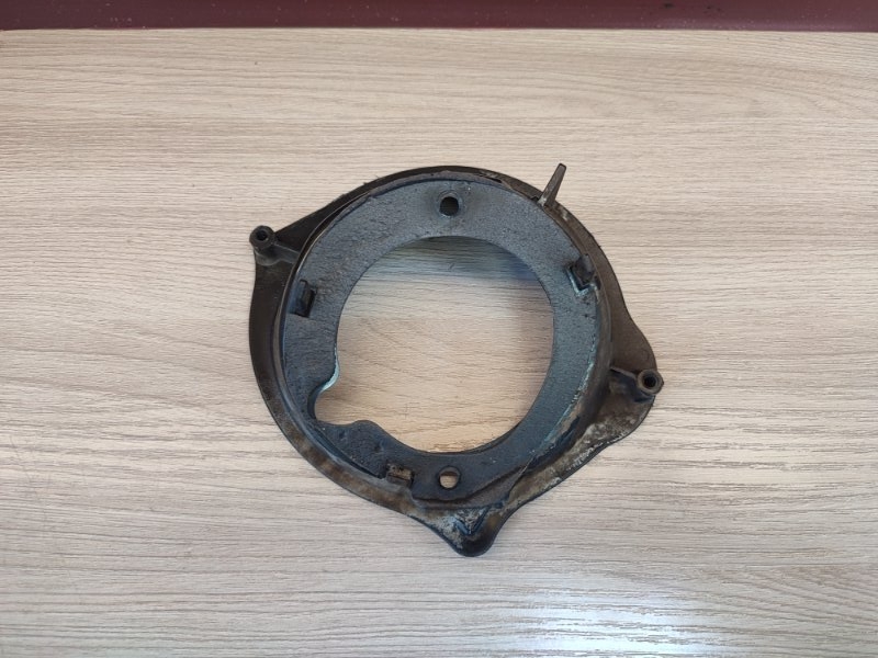 Горловина лючка бензобака