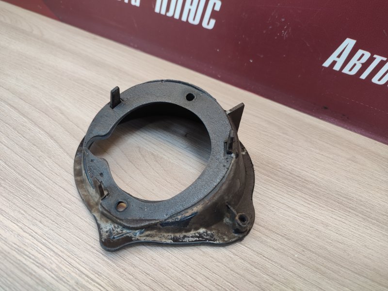 Горловина лючка бензобака