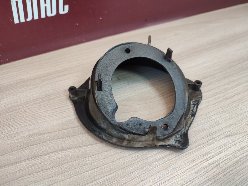 Горловина лючка бензобака