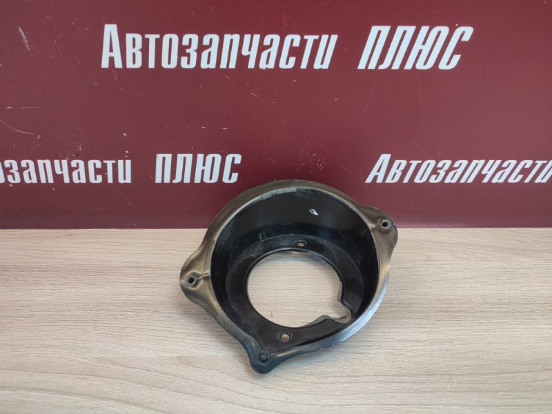 Горловина лючка бензобака