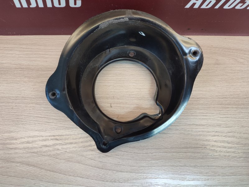 Горловина лючка бензобака