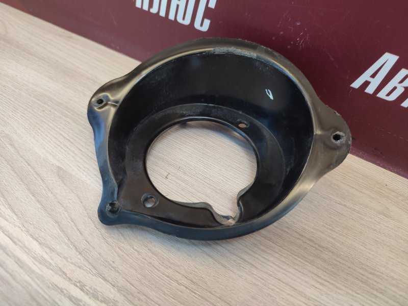 Горловина лючка бензобака