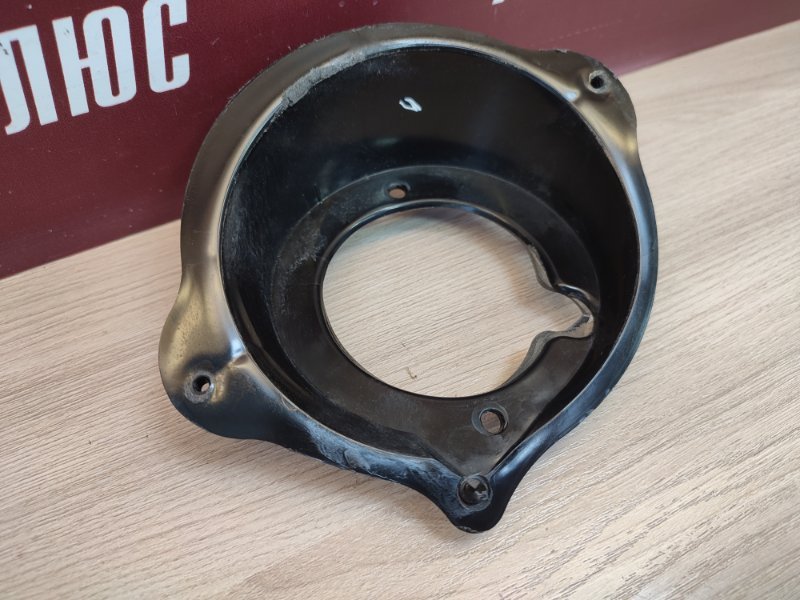 Горловина лючка бензобака