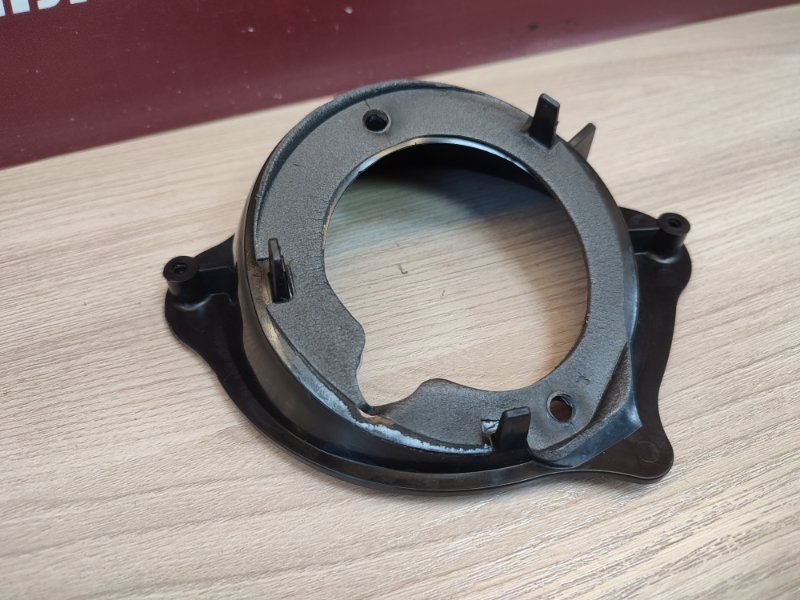 Горловина лючка бензобака