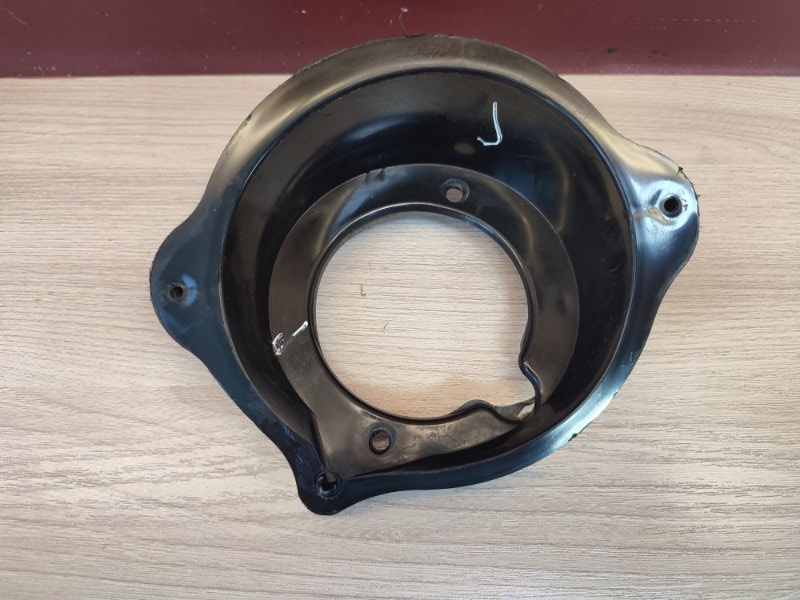 Горловина лючка бензобака