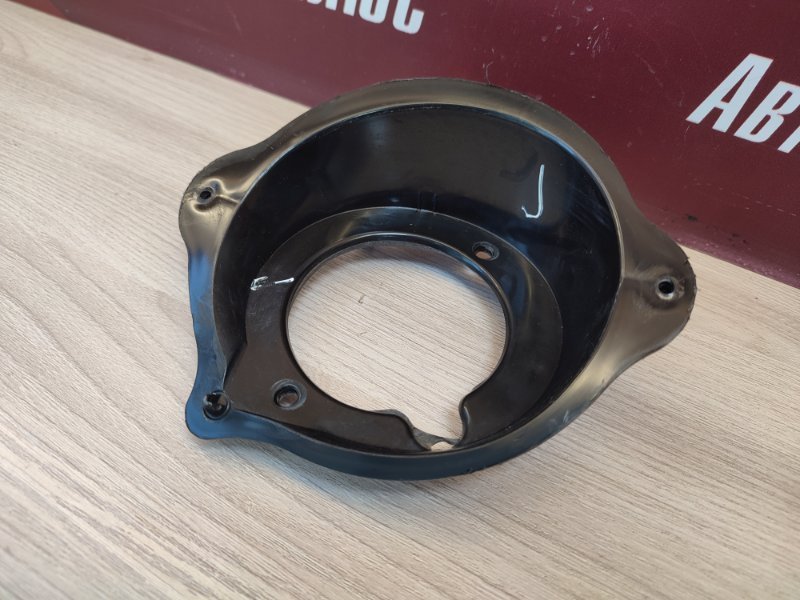 Горловина лючка бензобака