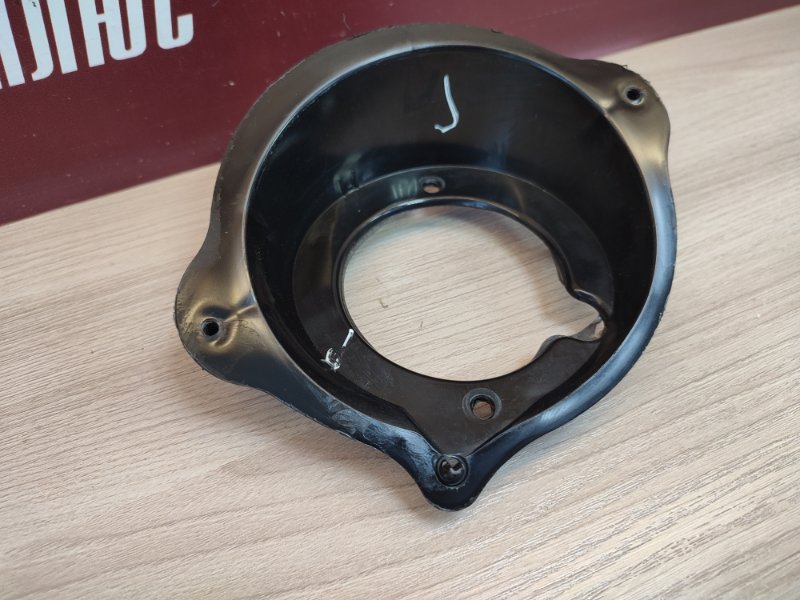 Горловина лючка бензобака