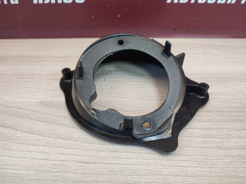 Горловина лючка бензобака