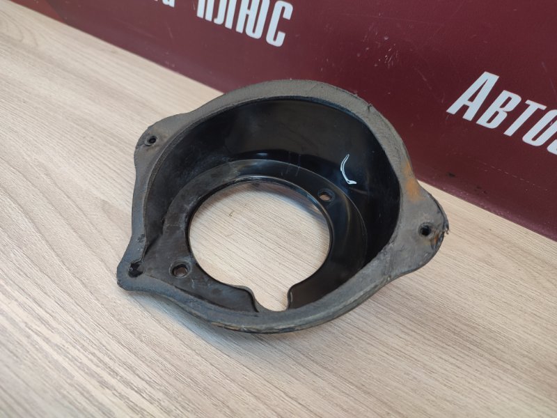 Горловина лючка бензобака