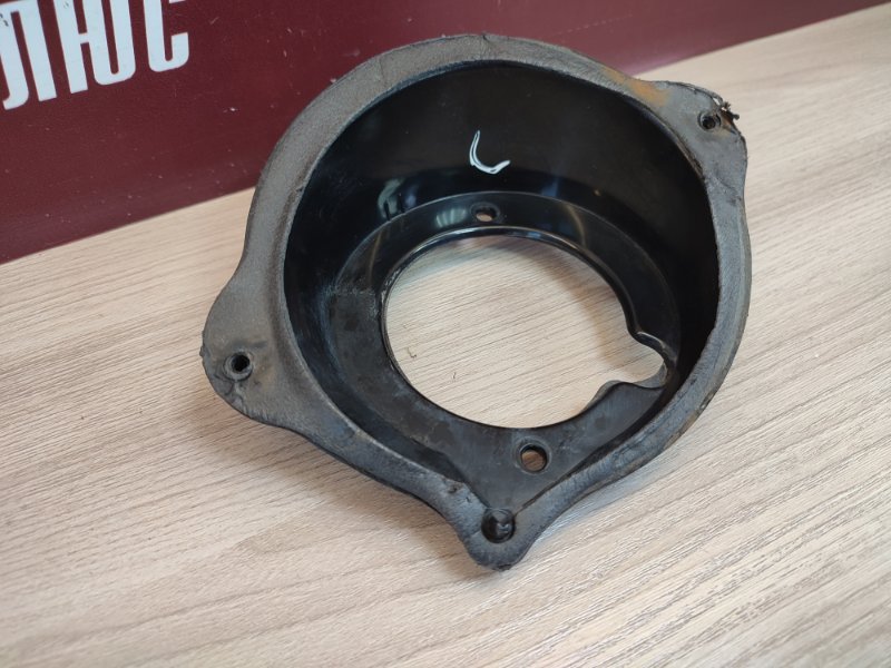 Горловина лючка бензобака