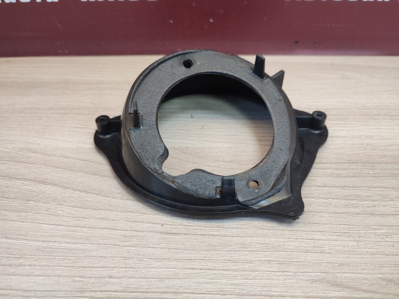 Горловина лючка бензобака