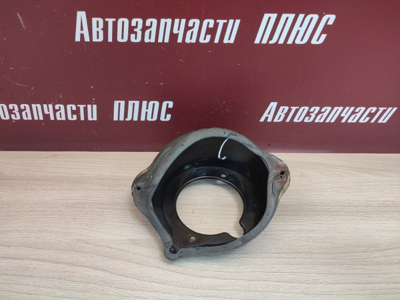 Горловина лючка бензобака