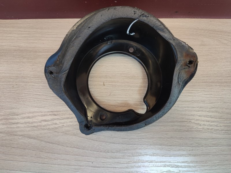 Горловина лючка бензобака