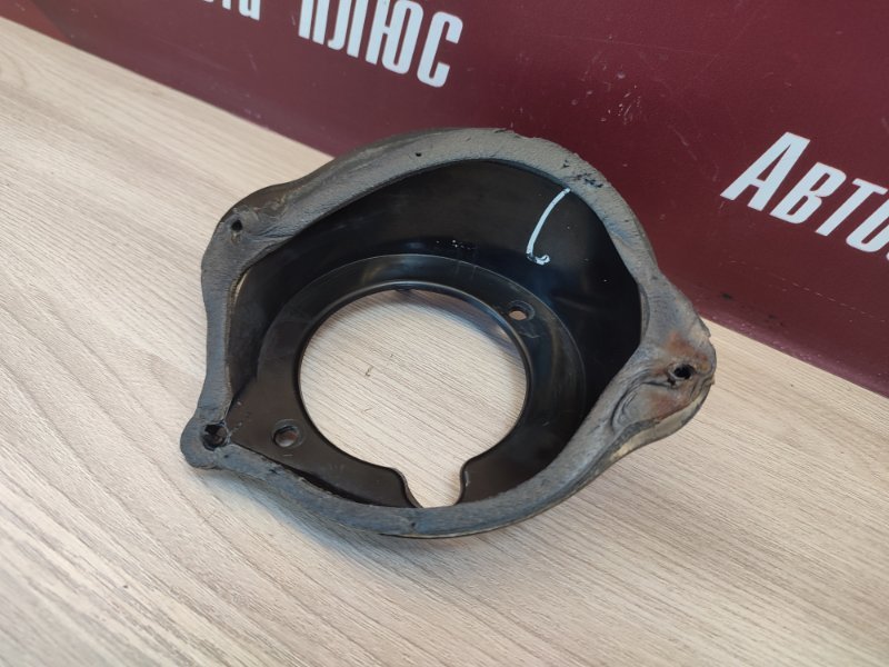 Горловина лючка бензобака