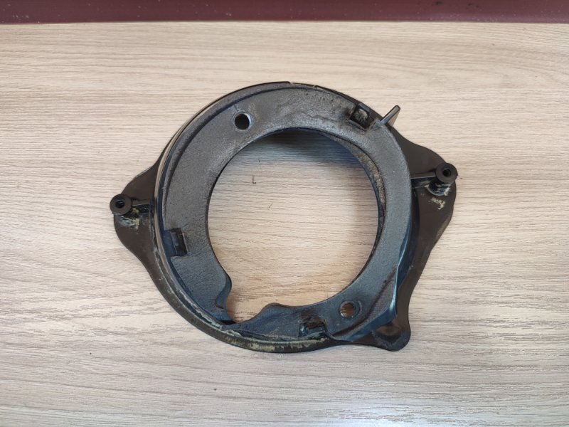 Горловина лючка бензобака